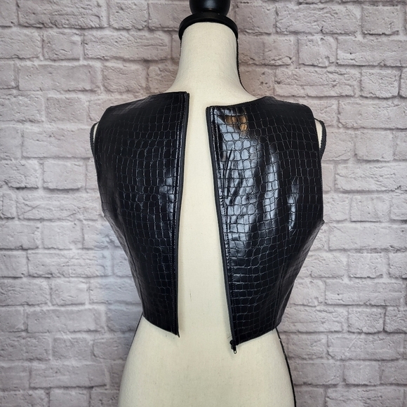 7 For All Mankind crop top black croc embossed vegan leather zipper back size S - Picture 9 of 12